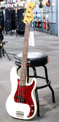 Squier - Classic Vibe '60s Precision Bass, Laurel Fingerboard - Olympic White 2